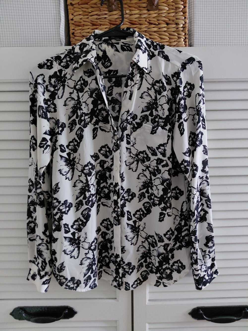 The Limited Black & White Floral Button-Up Shirt - XS